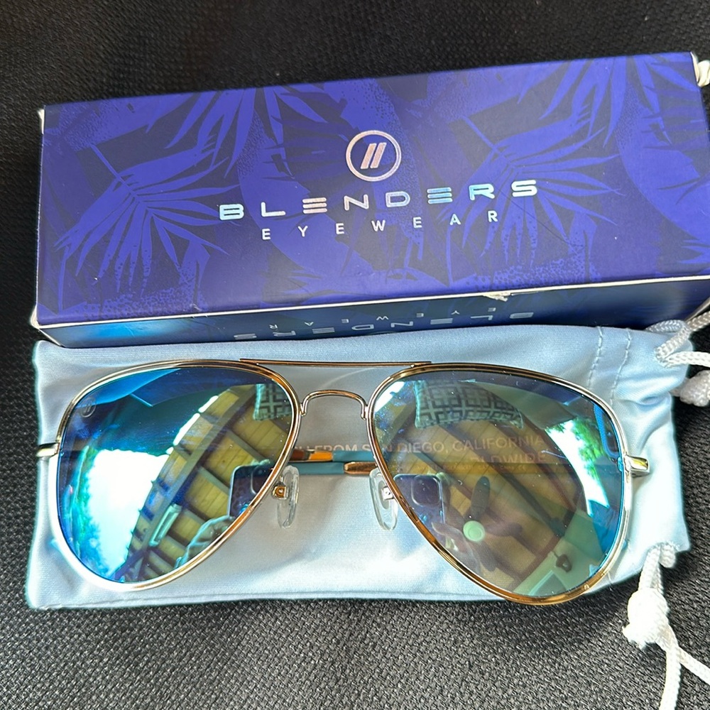 Blenders A Series:Blue Angel aviators NWT unisex